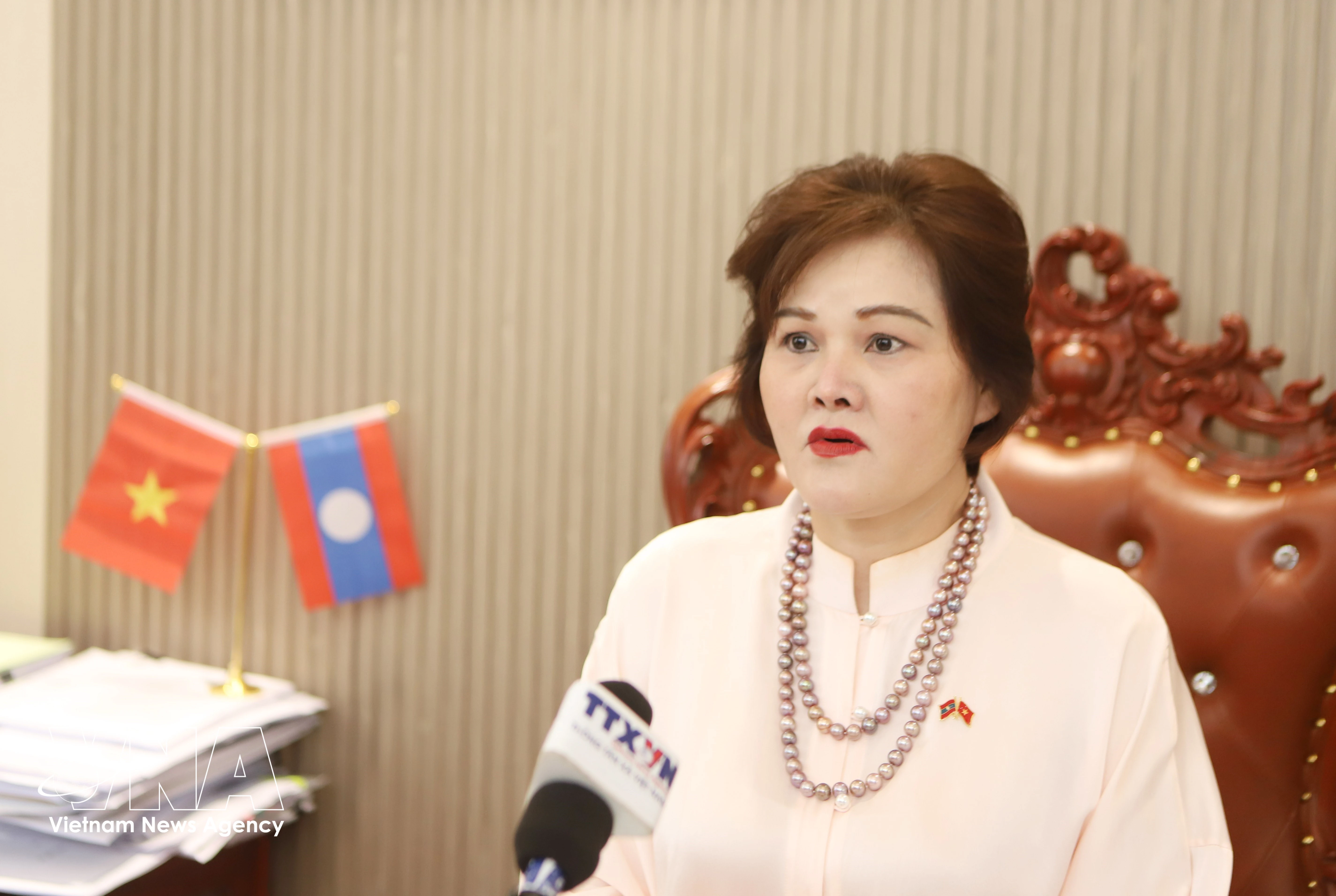 范氏明红女士接受越通社记者采访。图自越通社