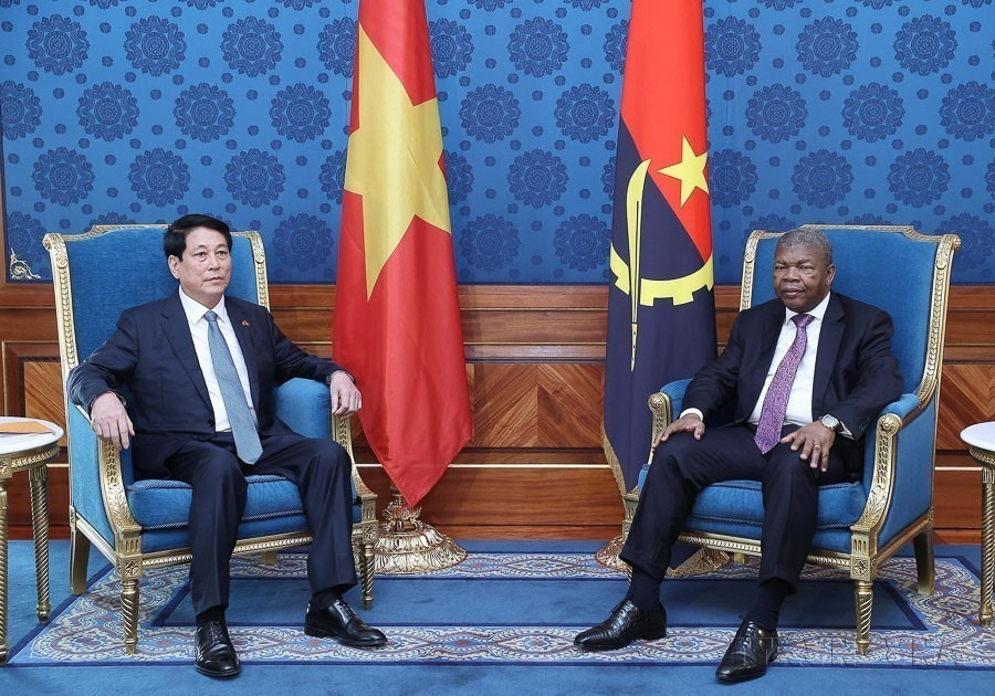 12-chu-tich-nuoc-luong-cuong-hoi-dam-voi-tong-thong-angola-joao-manuel-goncalves-lourenco-trong-chuyen-tham-cap-nha-nuoc-toi-cong-hoa-angola.jpg