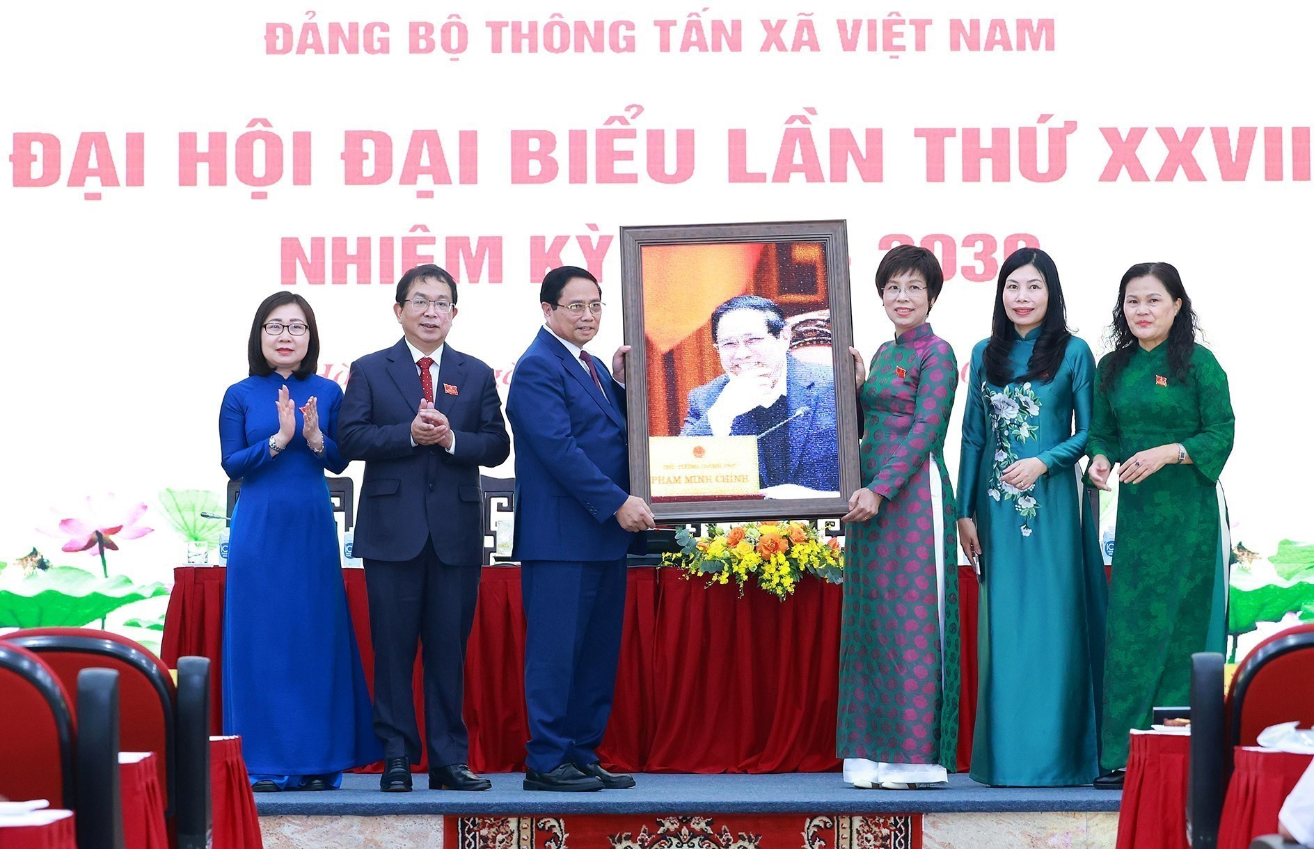 vna-potal-thu-tuong-du-dai-hoi-dang-bo-thong-tan-xa-viet-nam-lan-thu-27-nhiem-ky-2025-2030-8154091.jpg