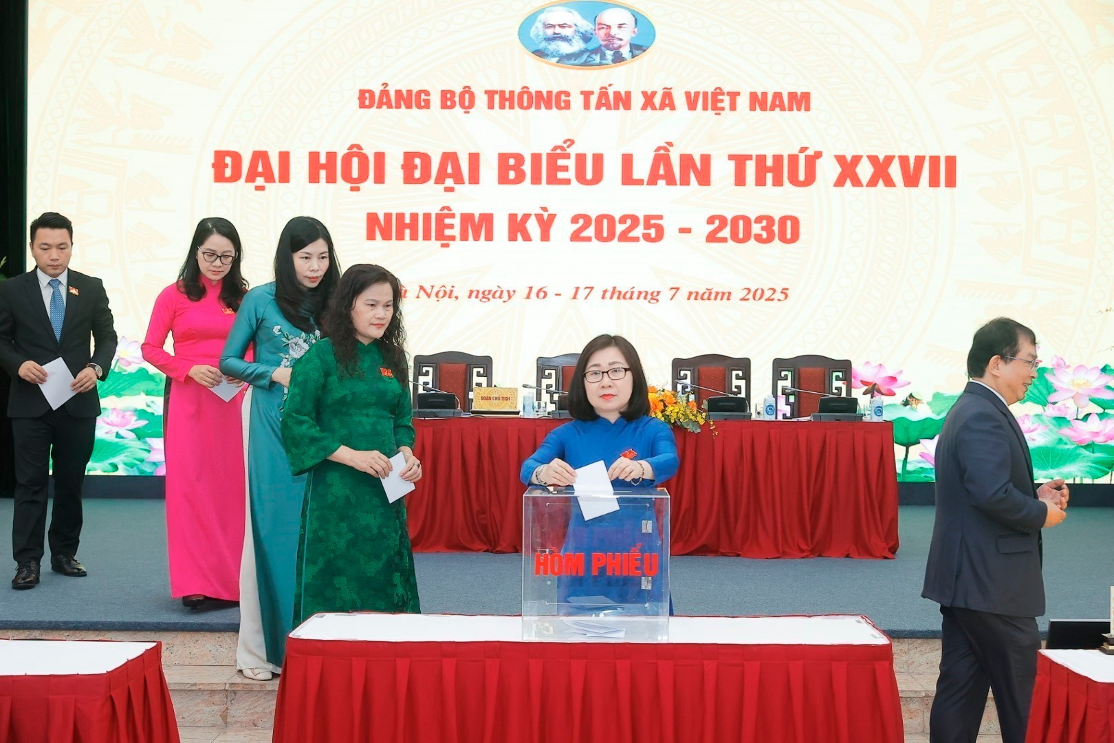 vna-potal-dai-hoi-dai-bieu-dang-bo-thong-tan-xa-viet-nam-lan-thu-27-nhiem-ky-2025-2030-8153675.jpg