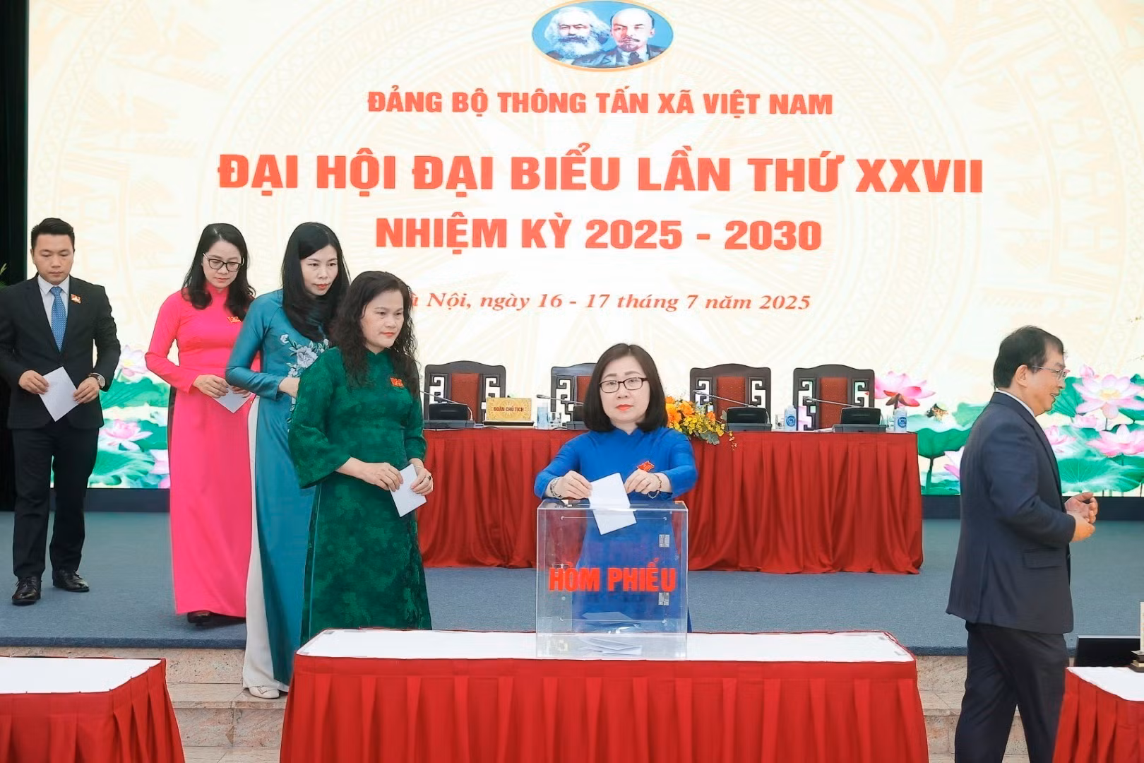vna-potal-dai-hoi-dai-bieu-dang-bo-thong-tan-xa-viet-nam-lan-thu-27-nhiem-ky-2025-2030-8153675.jpg