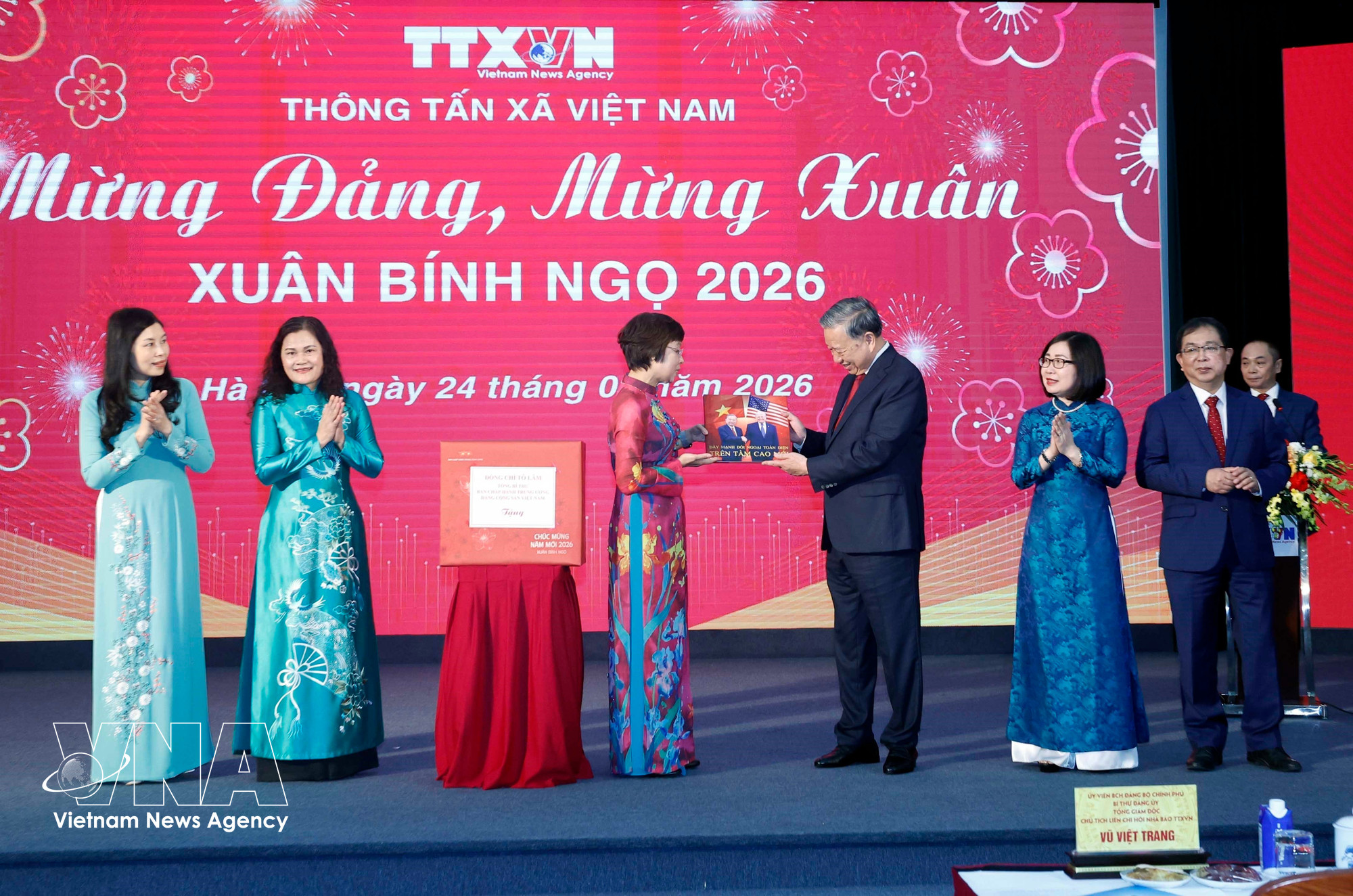 vnanet-potal-tong-bi-thu-to-lam-chuc-tet-thong-tan-xa-viet-nam-8604563.jpg