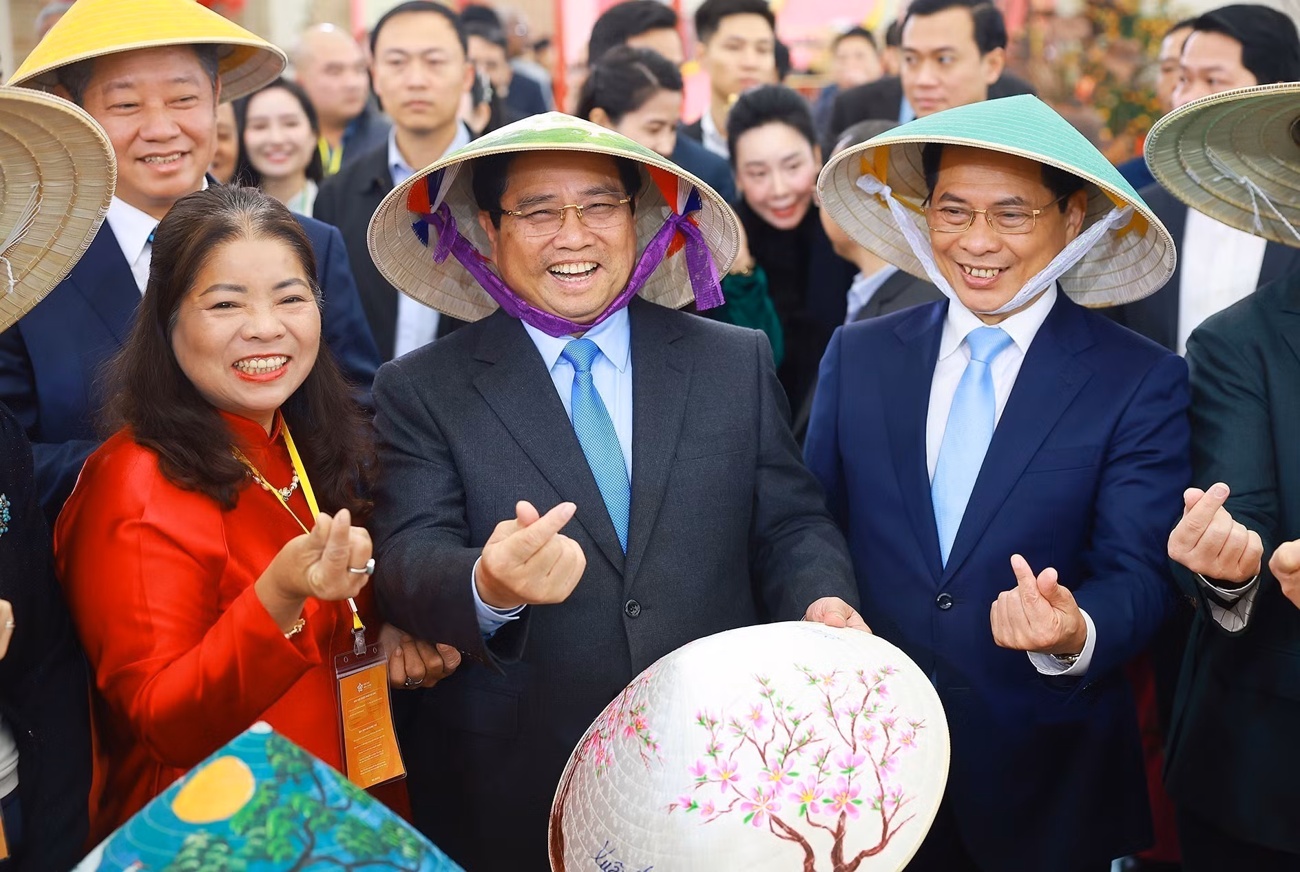 vna-potal-thu-tuong-du-le-khai-mac-hoi-cho-mua-xuan-lan-thu-nhat-nam-2026-8567604.jpg