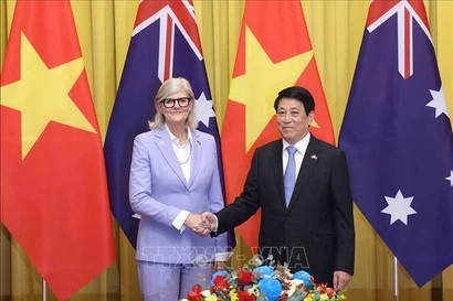 国家主席梁强与澳大利亚总督萨曼莎·莫斯廷。图自越通社 