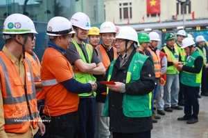 范明政总理调研督导河内城铁项目建设进度