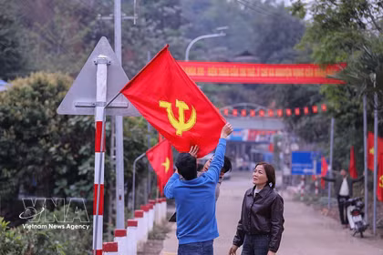 山罗省芒赛乡披上节日盛装，准备迎接国家重大节日 图自越通社