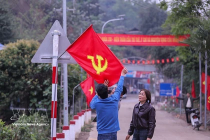 山罗省芒赛乡披上节日盛装，准备迎接国家重大节日 图自越通社