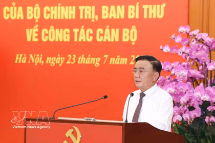 越共中央政治局委员、中央书记处常务书记陈锦秀主持会议 图自越通社