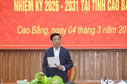 国防部长潘文江赴高平省检查选举准备工作 图自越通社