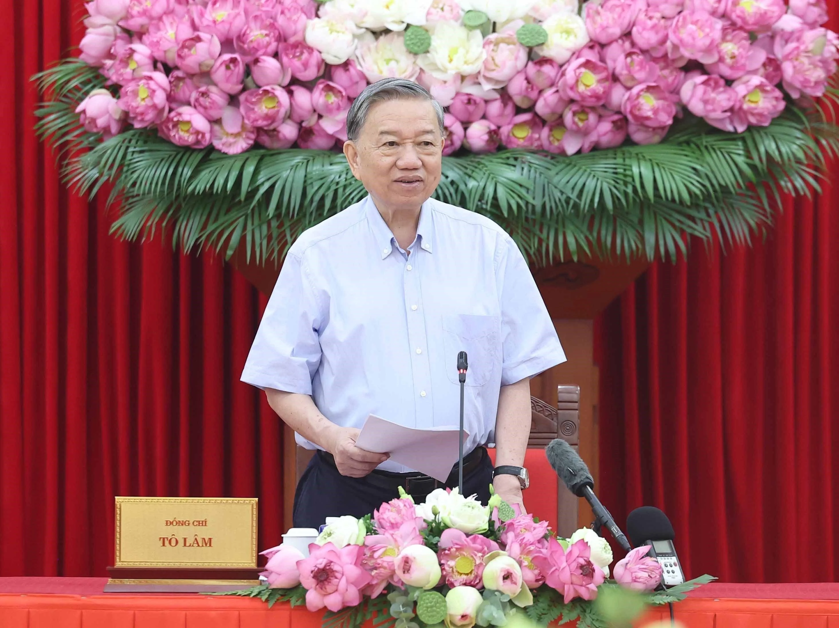 苏林总书记发表讲话。图自越通社