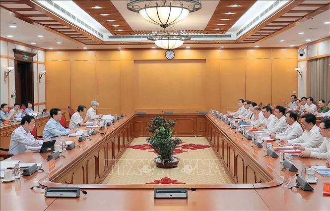 国家主席梁强主持会议。图自越通社