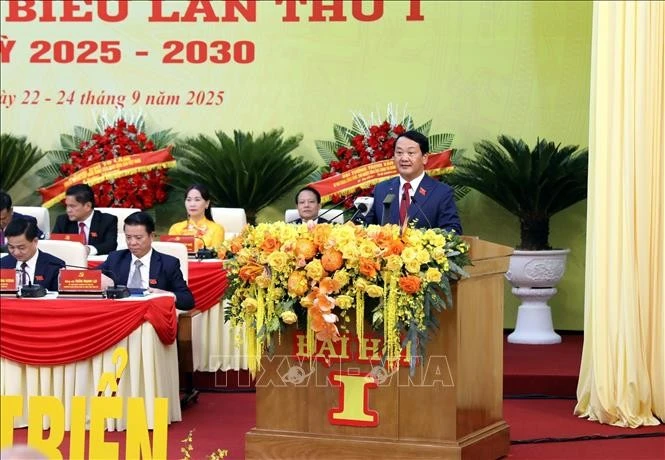 侯阿令同志在会议上发言。图自越通社