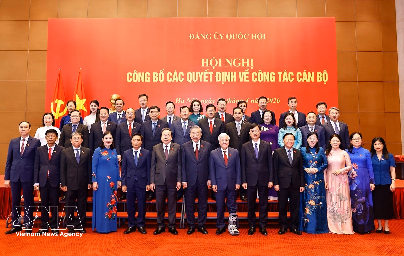 vnanet-potal-hoi-nghi-cong-bo-cac-quyet-dinh-ve-cong-tac-can-bo-cua-dang-uy-quoc-hoi-8693693.jpg