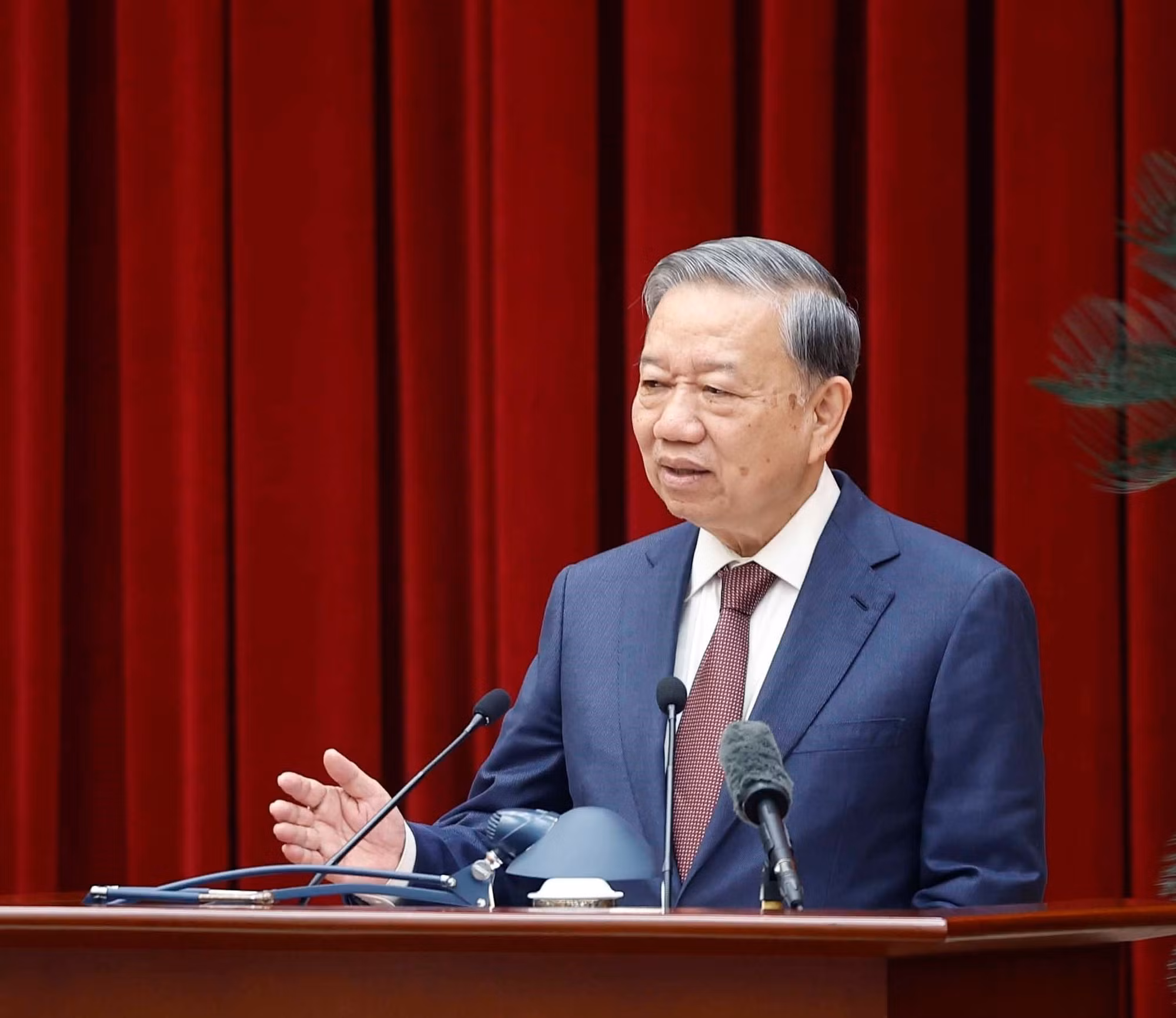 vna-potal-bo-chinh-tri-ban-bi-thu-to-chuc-gap-mat-cac-dong-chi-nguyen-uy-vien-ban-chap-hanh-trung-uong-dang-cac-khoa-8572384.jpg