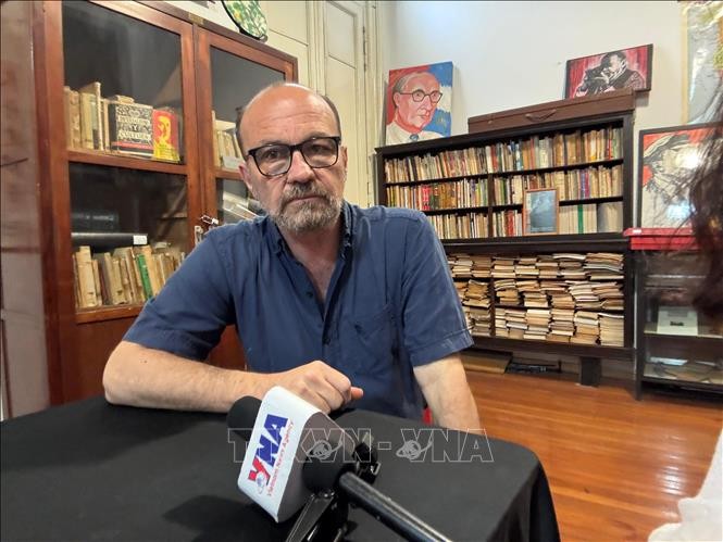 阿根廷共产党中央对外部部长马塞洛·罗德里格斯接受越通社记者的采访。图自越通社