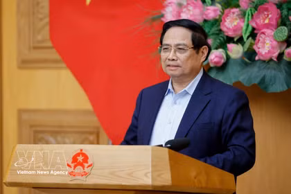 越南政府总理范明政主持召开与政策咨询委员会的工作会议。图自越通社