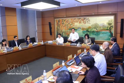 国会代表分组讨论关于越南文化发展的决议草案。图自越通社