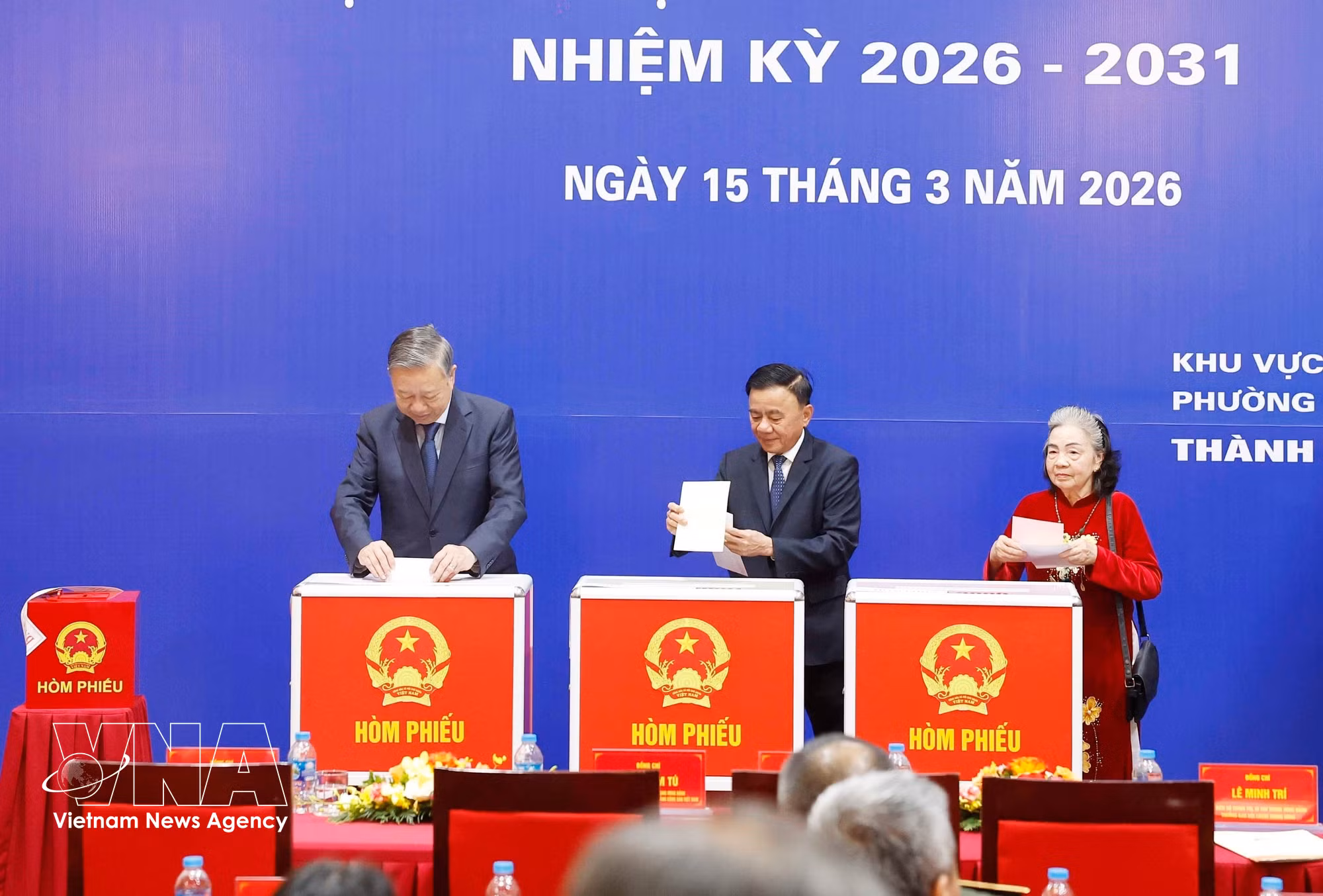 vnanet-vna-potal-tong-bi-thu-to-lam-bo-phieu-bau-cu-tai-phuong-ba-dinh-ha-noi-8641559.jpg