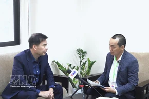 柬埔寨国民议会副秘书长兼国会咨询委员会主席谢万那烈（Chheang Vannarith）接受越通社驻金边记者采访。图自越通社