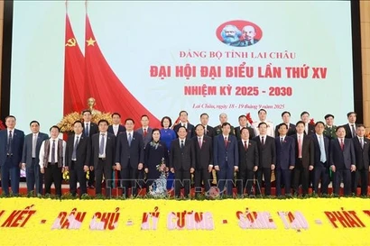 与会代表合影。图自越通社