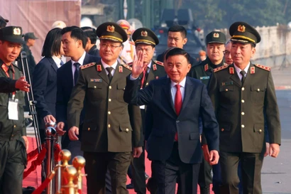 越共中央政治局委员、中央书记处常务书记陈锦秀出席活动。图自越通社