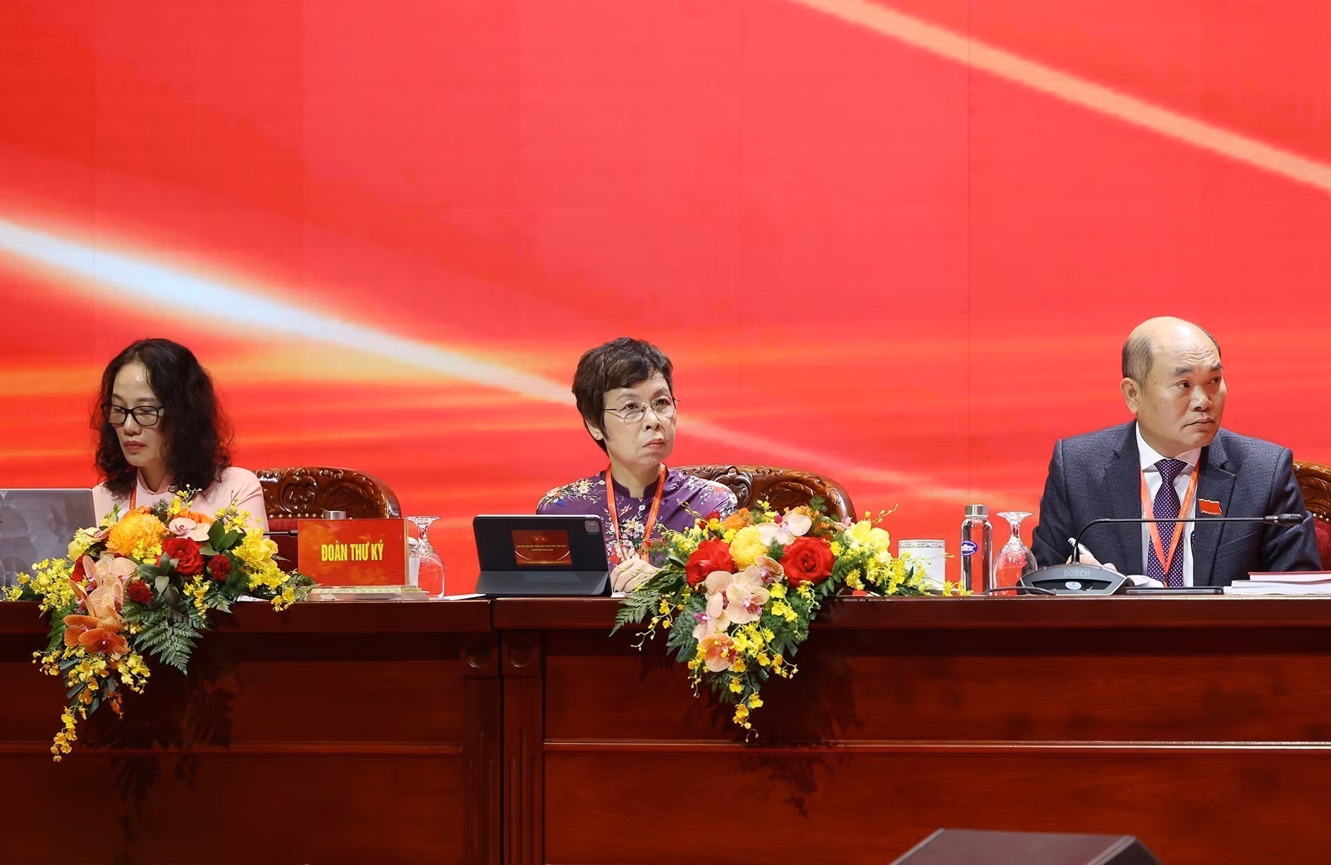 vna-potal-phien-tru-bi-dai-hoi-dai-bieu-dang-bo-chinh-phu-lan-thu-nhat-nhiem-ky-2025-2030-8333801.jpg