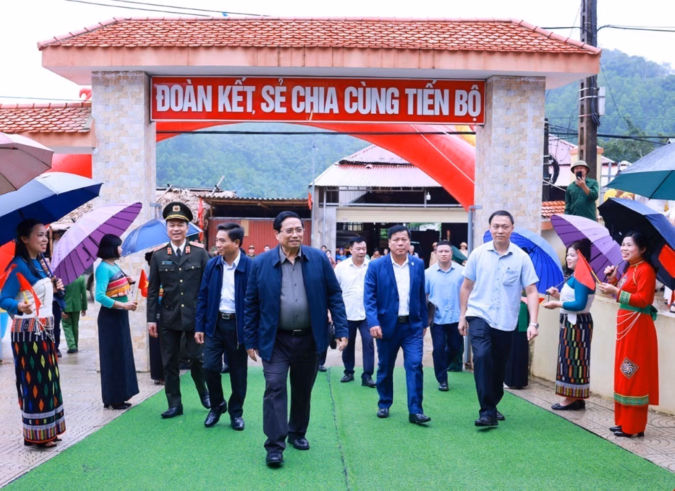 vna-potal-thu-tuong-du-le-khoi-cong-xay-dung-cac-truong-noi-tru-va-lien-cap-tai-cac-xa-bien-gioi-dat-lien-8396228.jpg