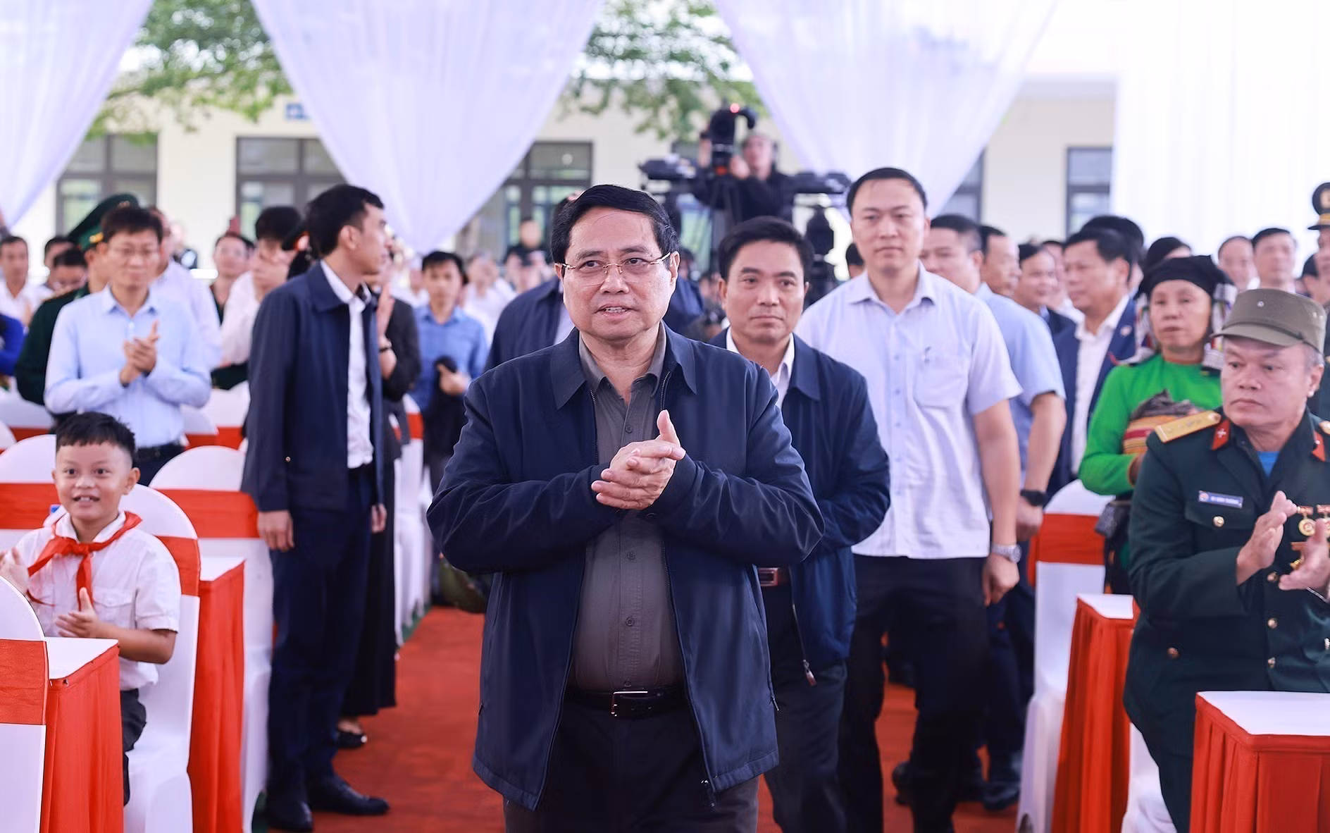 vna-potal-thu-tuong-du-le-khoi-cong-xay-dung-cac-truong-noi-tru-va-lien-cap-tai-cac-xa-bien-gioi-dat-lien-8396226.jpg