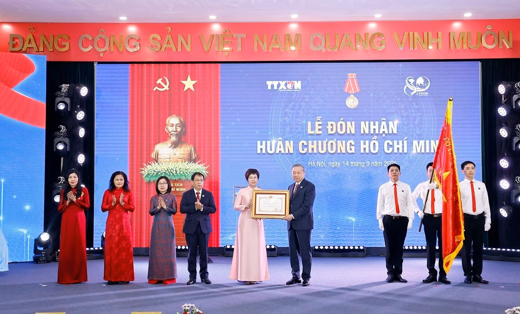 vna-potal-tong-bi-thu-to-lam-du-le-ky-niem-80-nam-ngay-truyen-thong-thong-tan-xa-viet-nam-8274091.jpg
