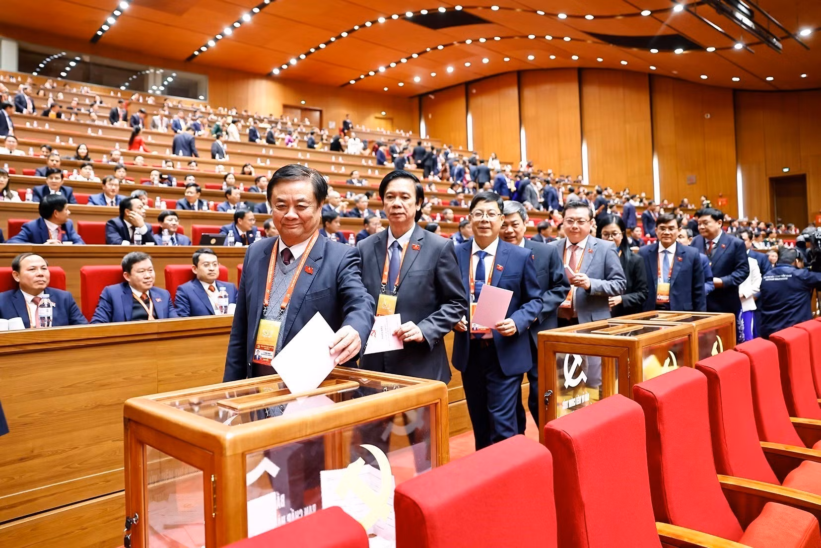 vna-potal-dai-hoi-xiv-cua-dang-bau-ban-chap-hanh-trung-uong-khoa-xiv-8546207.jpg