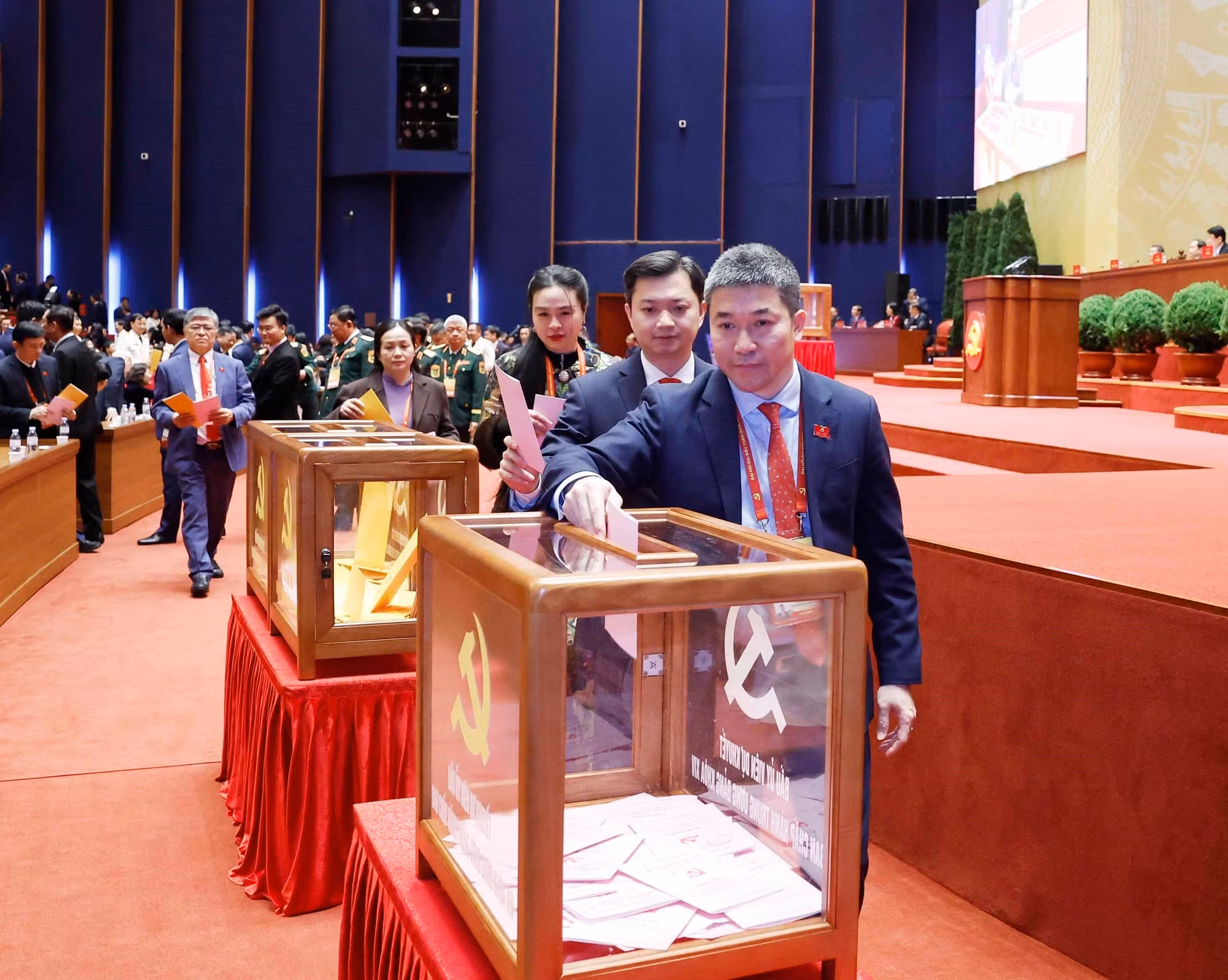 vna-potal-dai-hoi-xiv-cua-dang-bau-ban-chap-hanh-trung-uong-khoa-xiv-8546203.jpg