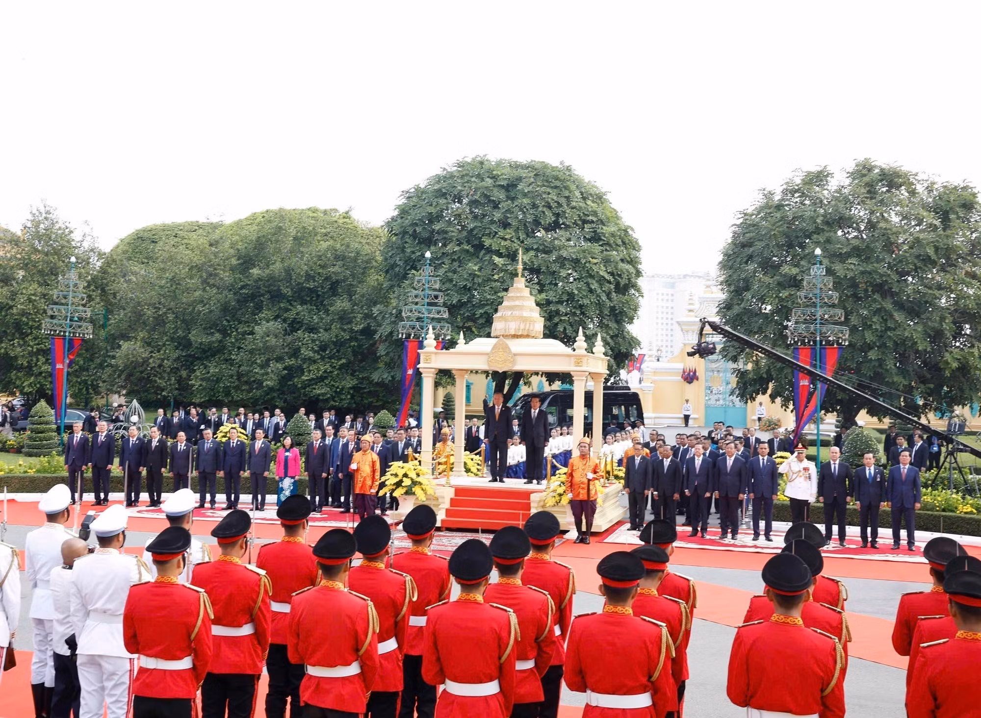 vna-potal-le-don-trong-the-tong-bi-thu-to-lam-tham-cap-nha-nuoc-toi-vuong-quoc-campuchia-8576458.jpg