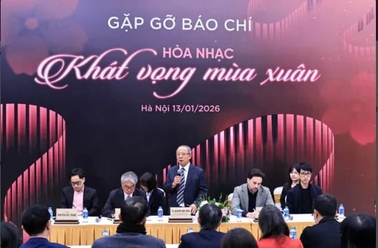 越南古典音乐协会主席阮文申发表讲话。图自西贡解放报