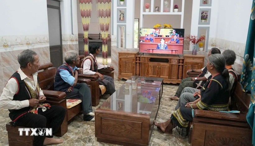 广义省人民观看大会开幕式。图自越通社