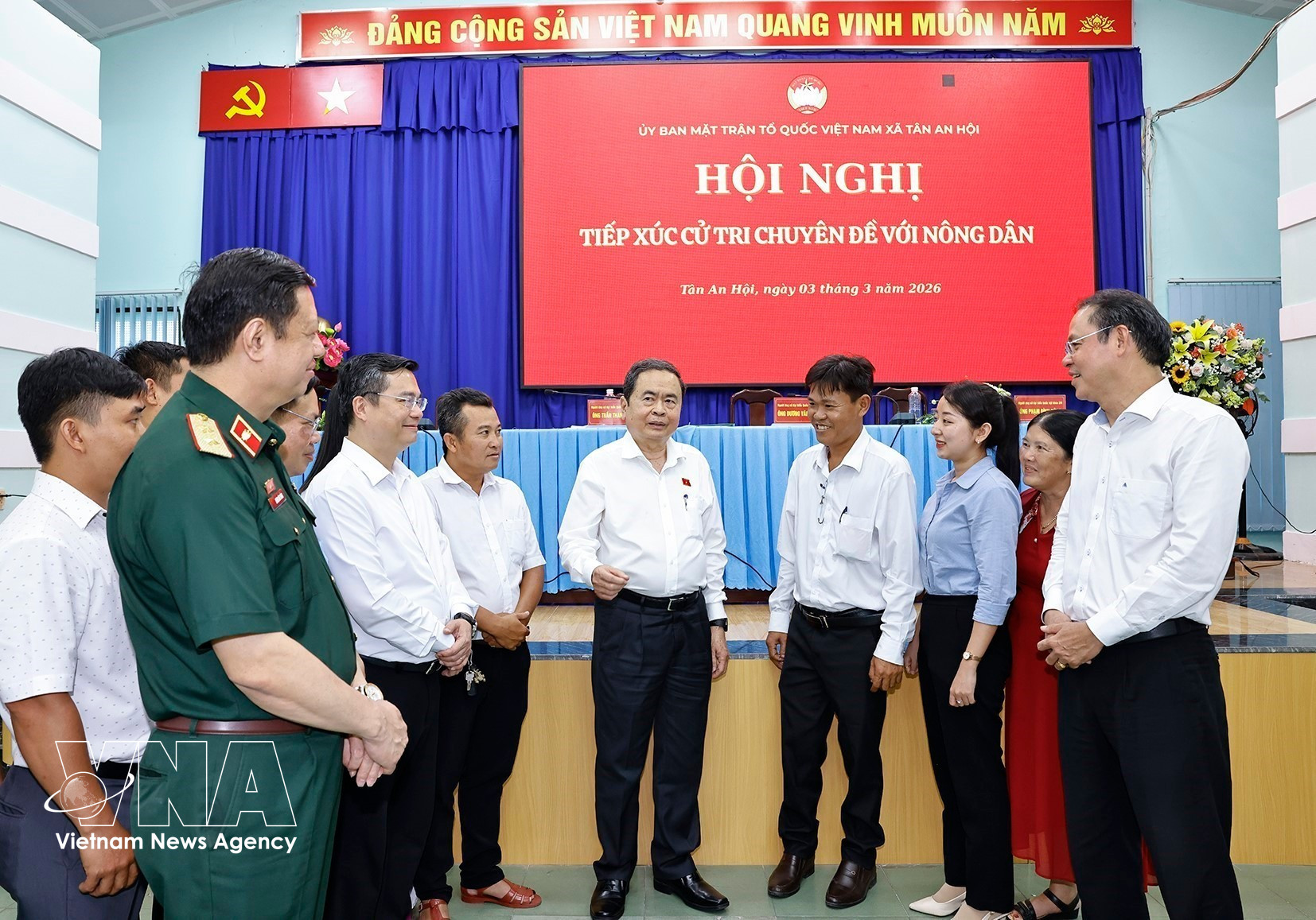 vnanet-potal-chu-tich-quoc-hoi-tiep-xuc-cu-tri-chuyen-de-voi-nong-dan-tp-ho-chi-minh-8618493.jpg