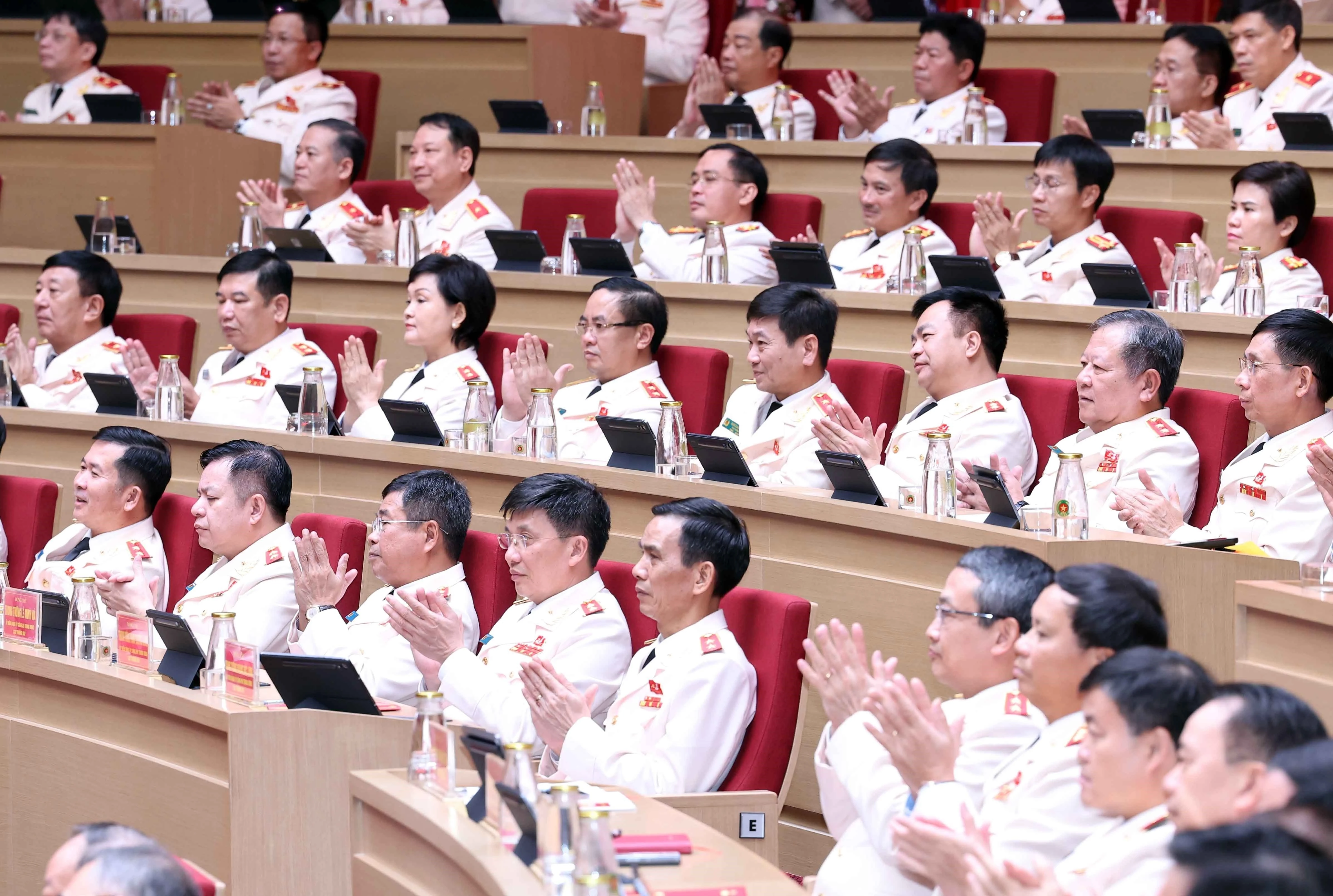 与会代表。图自越通社