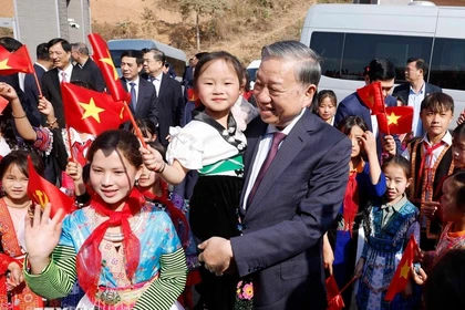 党以民为本 人民群众一心跟党走