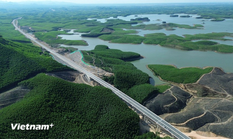 北南高速公路。图自Vietnam+