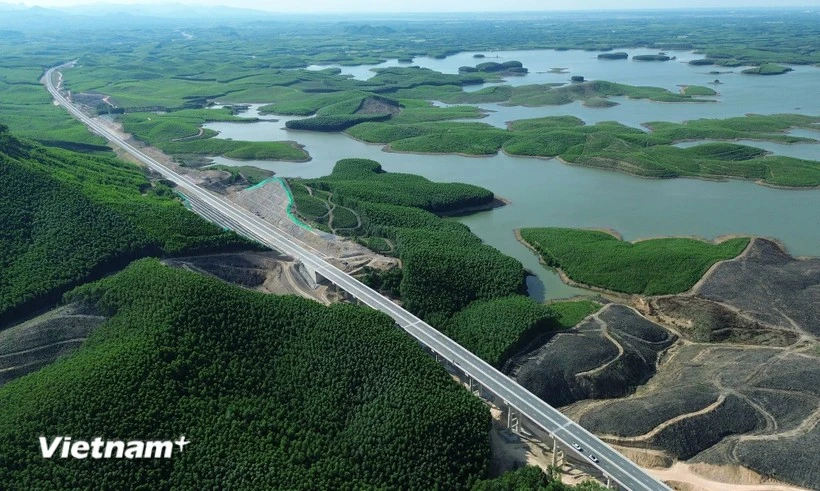 北南高速公路。图自Vietnam+