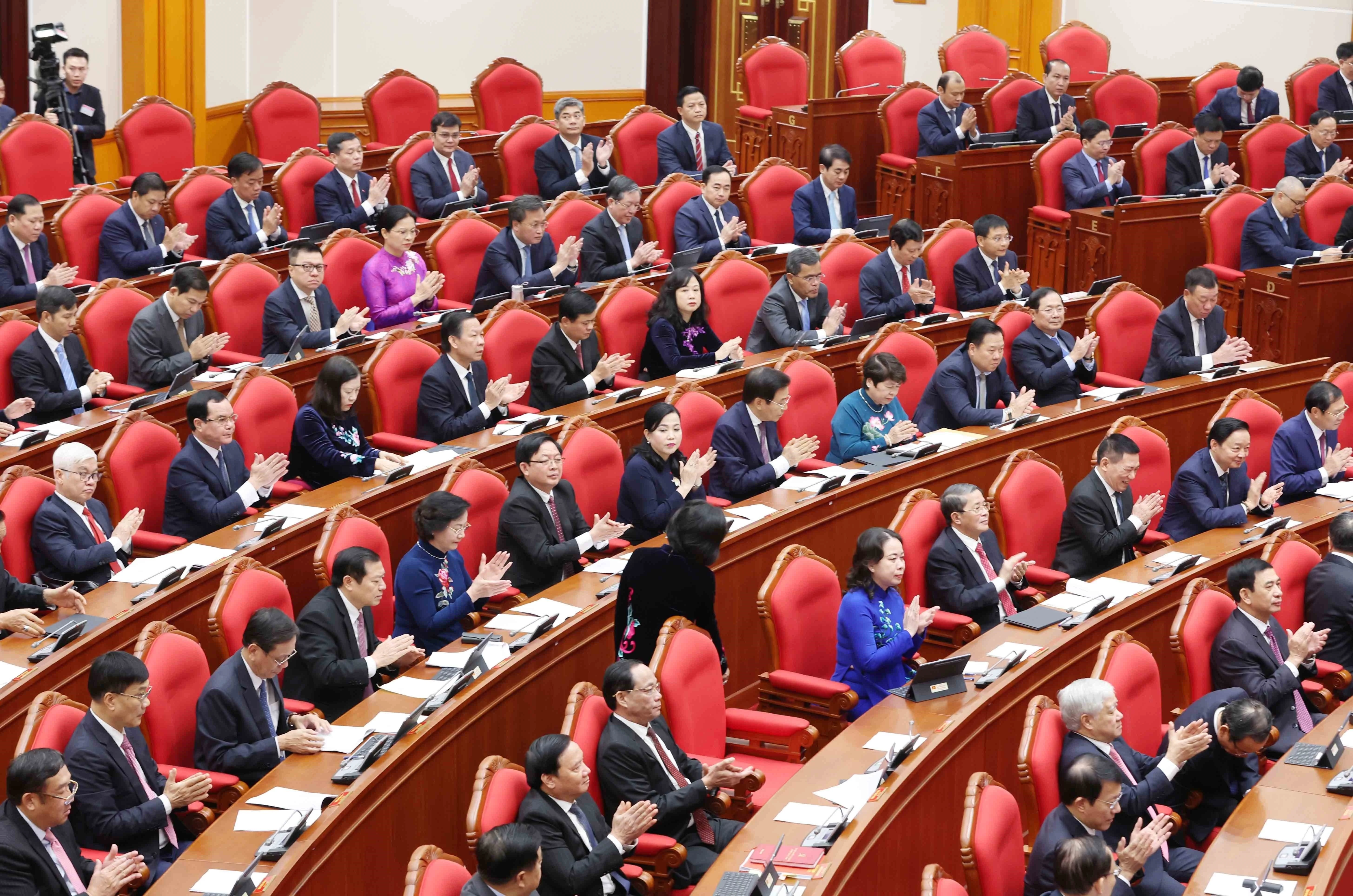 出席越共第十三届中央委员会第十五次全体会议的代表。图自越通社