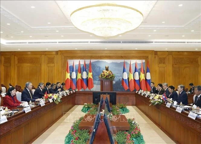 越共中央总书记苏林一行与老挝国会主席赛宋蓬·丰威汉会晤现场。图自越通社