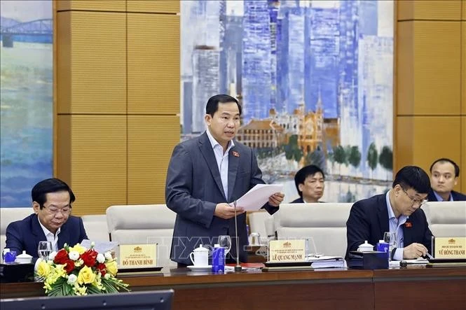 越共中央委员、国会秘书长、国会办公厅主任、国家选举委员会办公厅主任黎光孟在会上作报告。图自越通社
