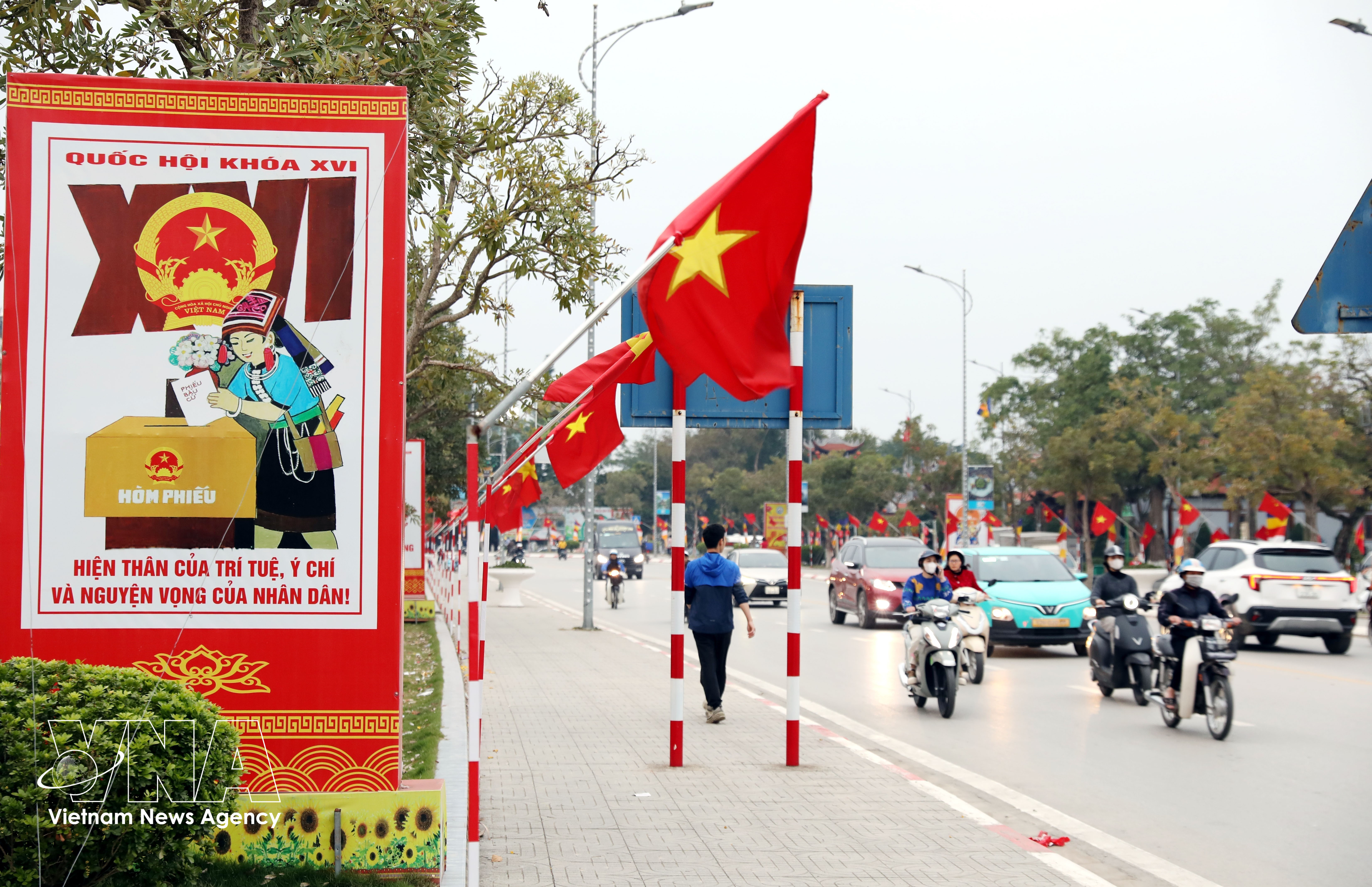 全国各地张灯结彩，喜迎国会和人民议会换届选举日的到来。图自越通社