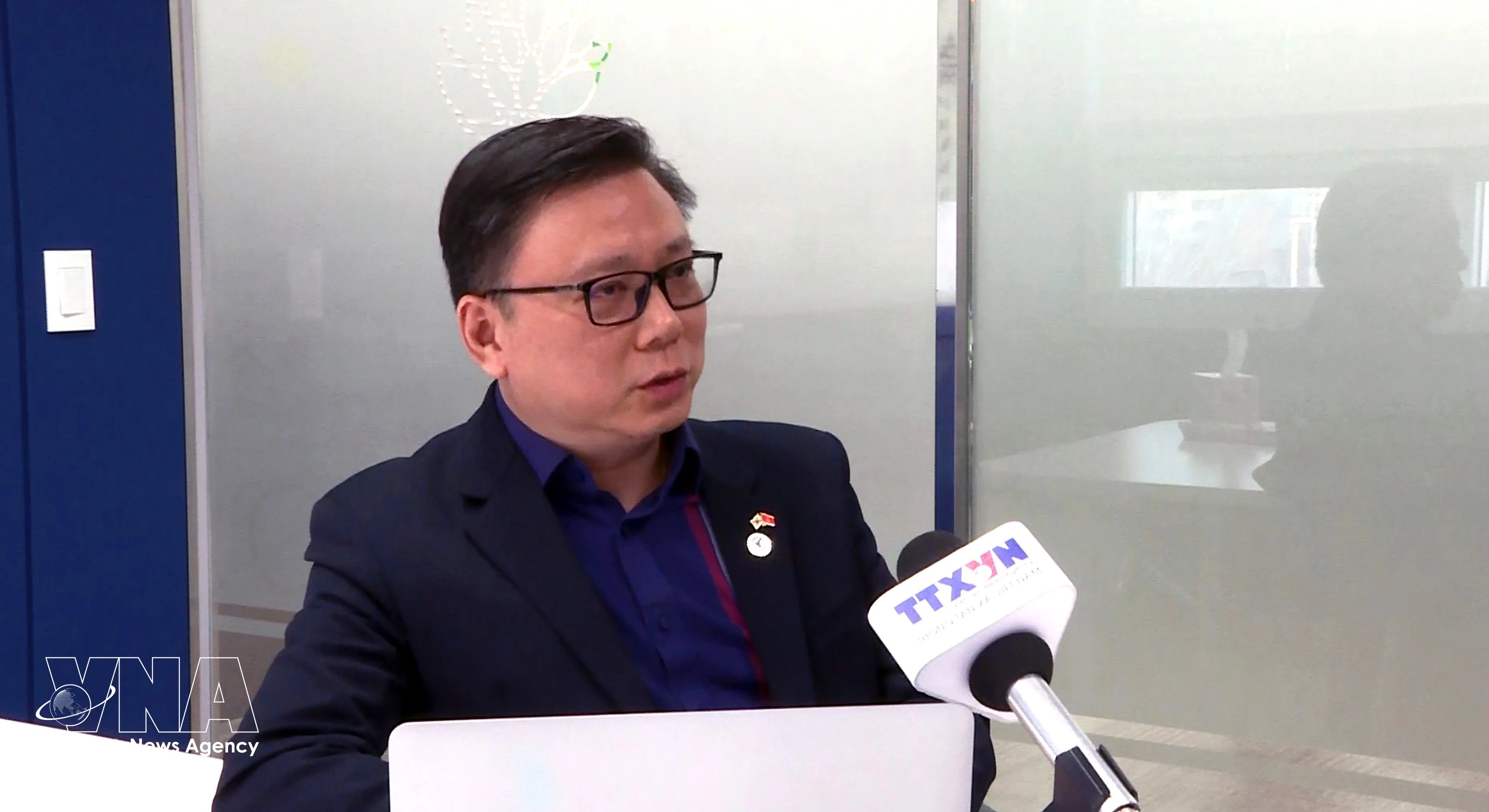 旅韩越南人总会主席陶俊雄接受采访。图自越通社