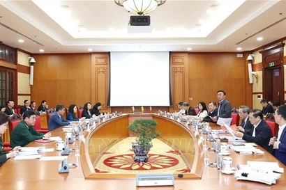 陈锦秀主持召开越共十四大组织服务小组常务会议