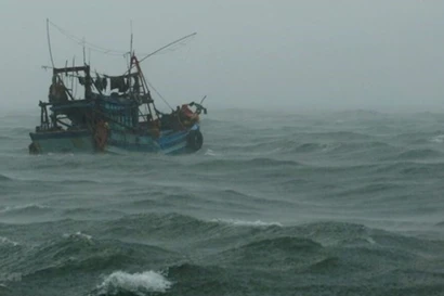 台风麦德姆向菲律宾吕松岛北部移动