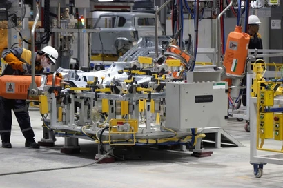 第十五届国会第十次会议：优先巩固宏观经济稳定 确保各大平衡