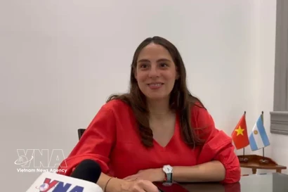 这是阿根廷萨尔瓦多大学（USAL）东方研究院讲师纳迪娅·拉杜洛维奇。图自越通社