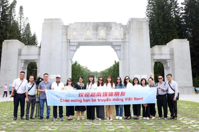 越南主流媒体代表团访问中国广东省广州市：重温历史延续友谊