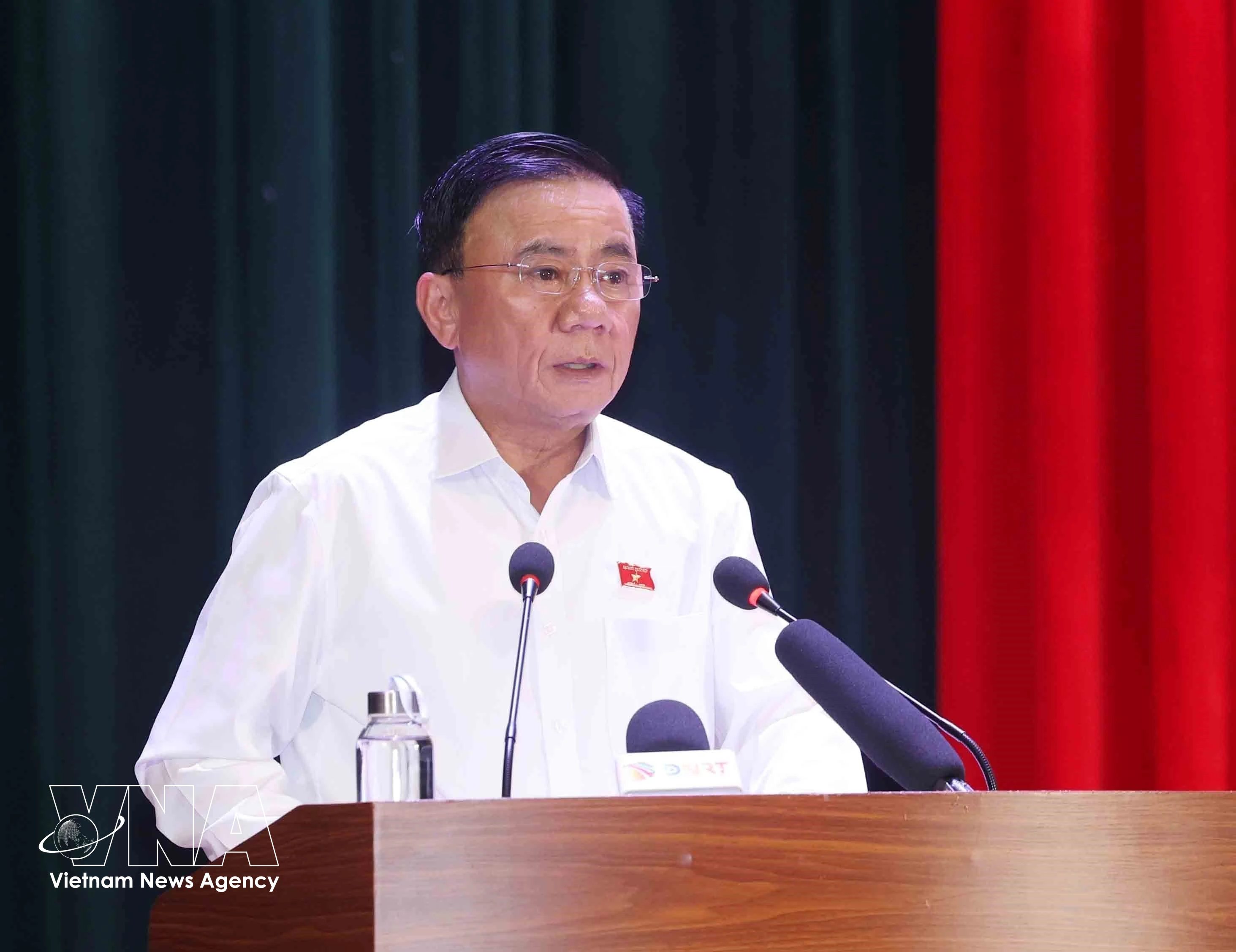 越共中央政治局委员、中央书记处常务书记陈锦秀发言。图自越通社
